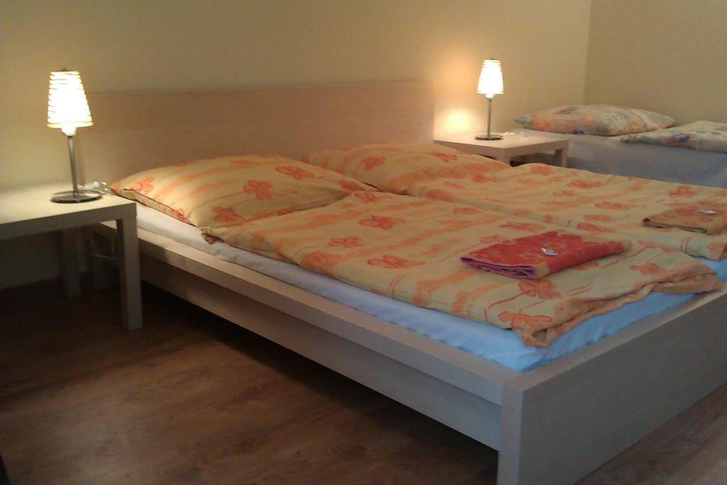 Hotel Jelen Pezinok Oda fotoğraf